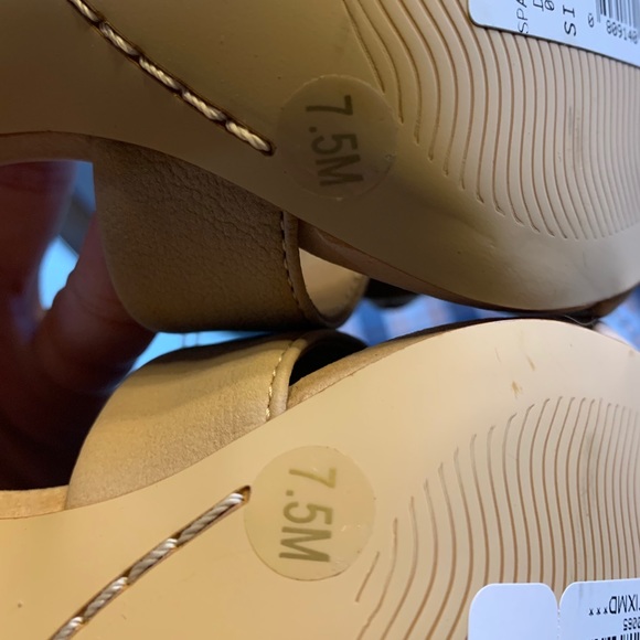 Gianni Bini nude heels. - Picture 2 of 3